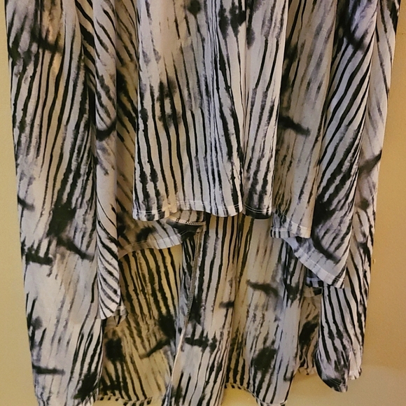 Simply Vera Wang Flowy Asymmetrical Sleeveless Dress - Picture 3 of 5